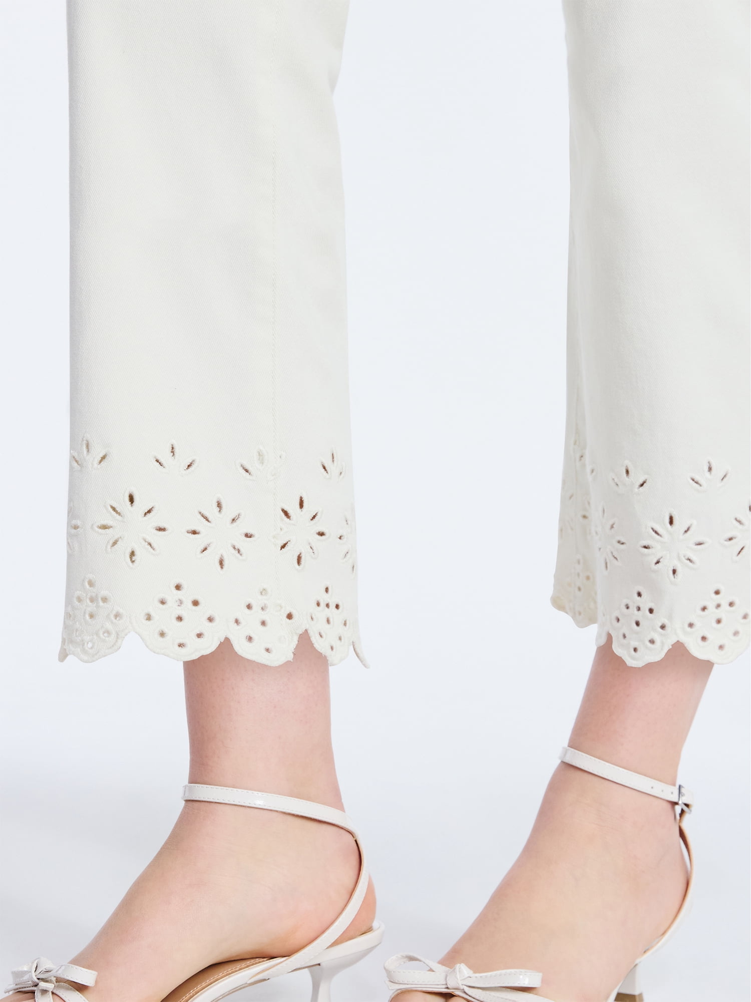 Free Assembly Women's and Women's Plus Embroidered Eyelet Cropped Jeans, 28" Inseam, Sizes 0-26 Plus