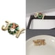 thumbnail image 1 of Xihbxyly Oferta de iluminación Broche adorno navideño de Occidente Broche dorado con letras Broche Broche, 1 of 7