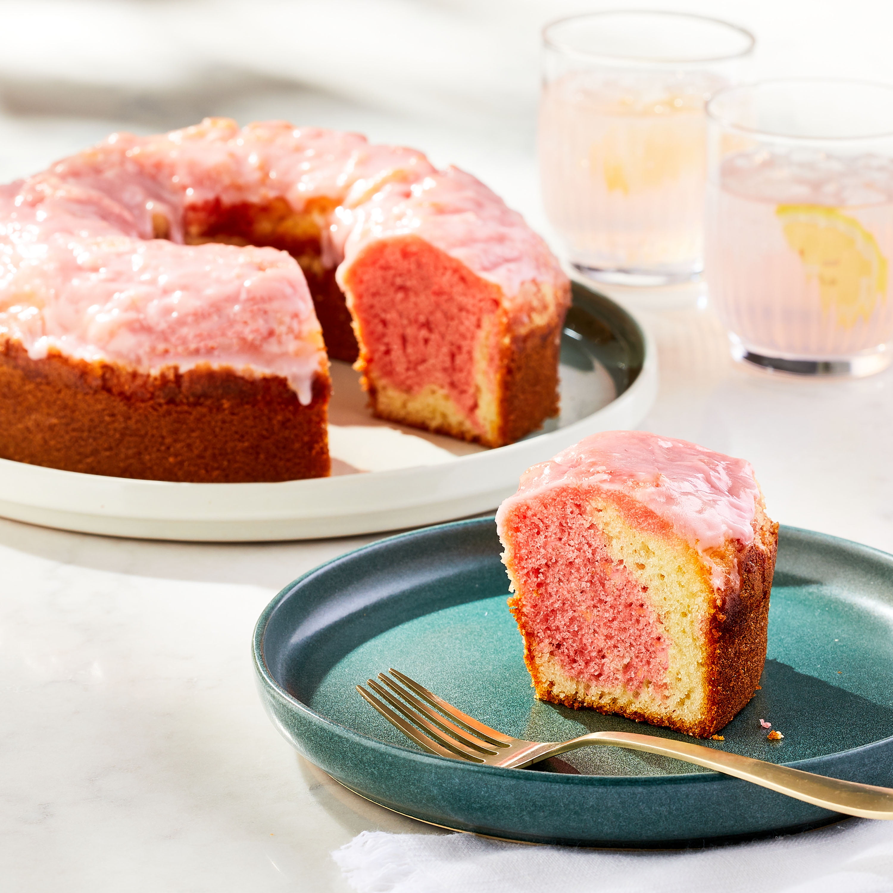 Marketside Strawberry Crème Cake, 28 oz (Shelf Stable Marketside Strawberry Crème Cake, 28 oz (Shelf Stable
