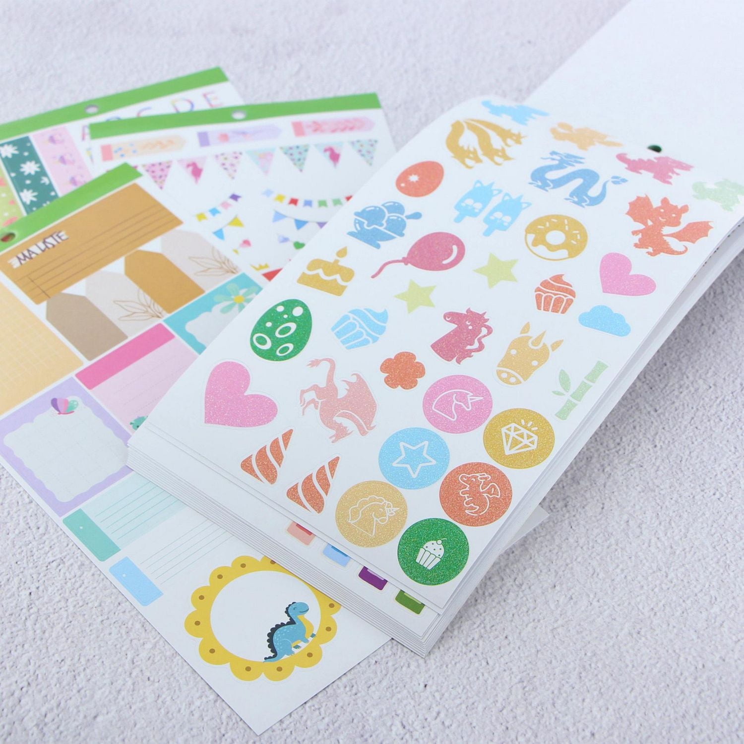 CRAFTY & CO. Unicorn Magic Sticker Book 1355 pcs, GIRL STICKERBOOK