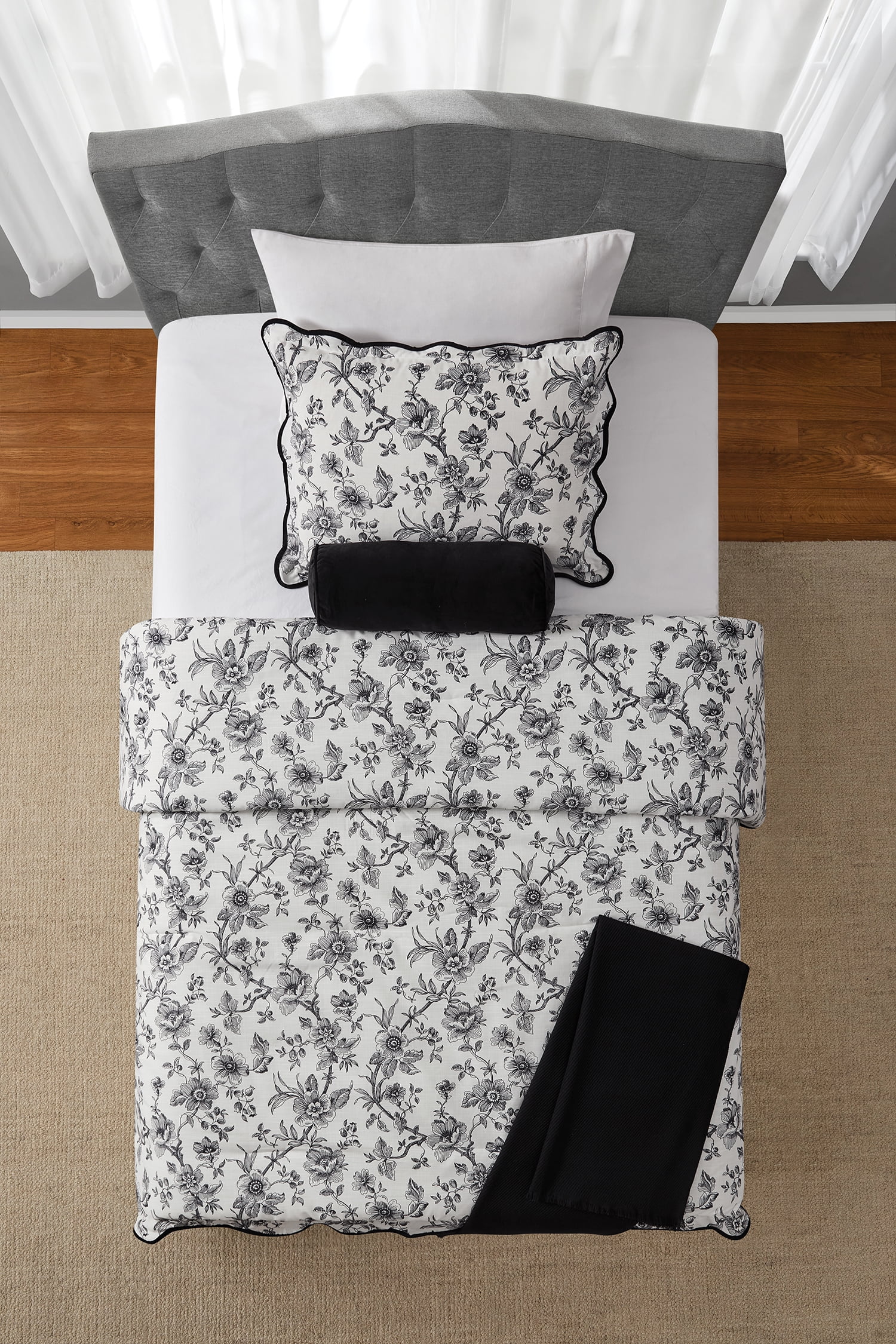 Mainstays Floral Scallop 4-Piece White/Black Comforter Set, Twin/Twin XL