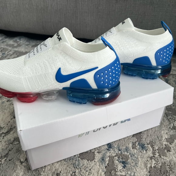 nike air vapormax flyknit moc 2 white royal blue crimson