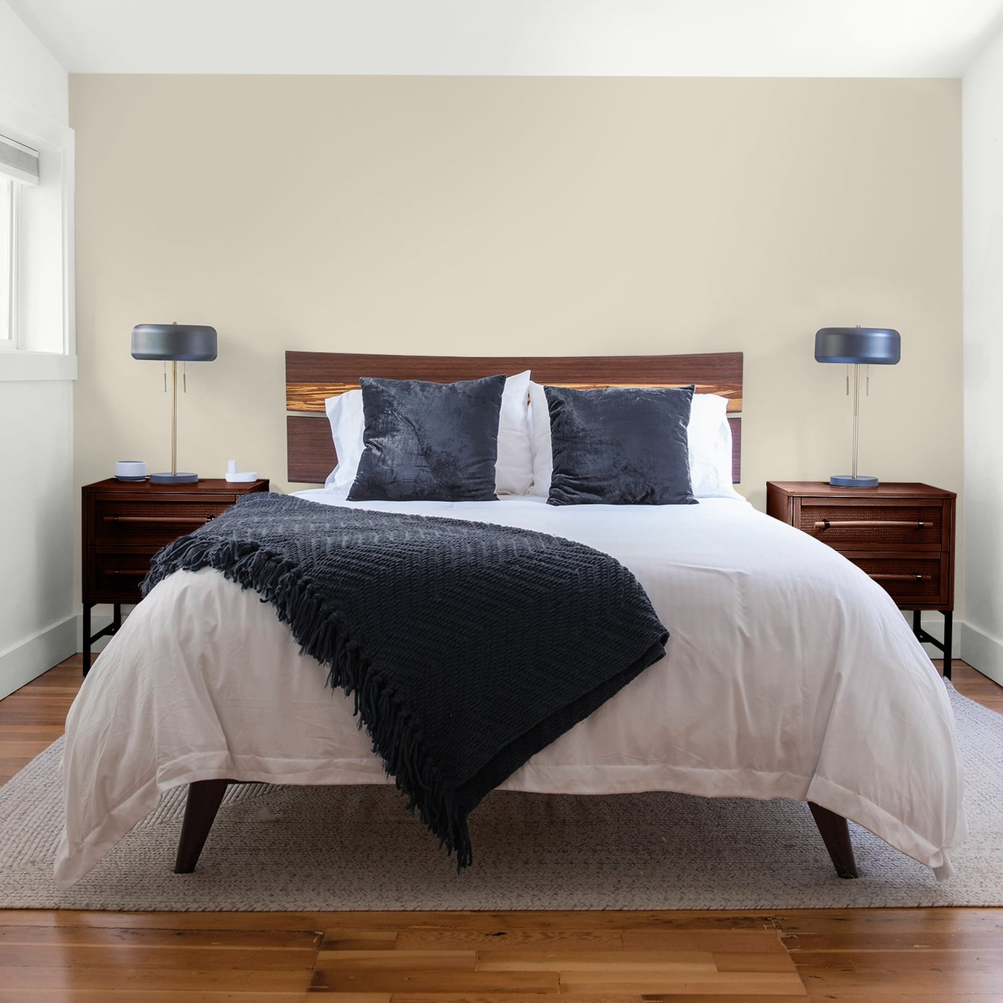 Glidden One Coat Ostrich Feather / Beige Flat Interior Paint with Primer, 1 Gallon