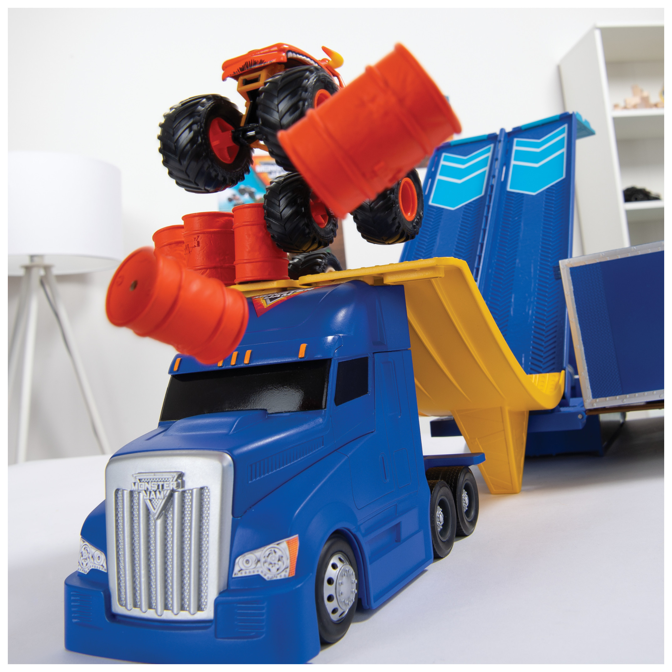 Monster Jam Transforming Hauler Playset with El Toro Loco Truck photo 3
