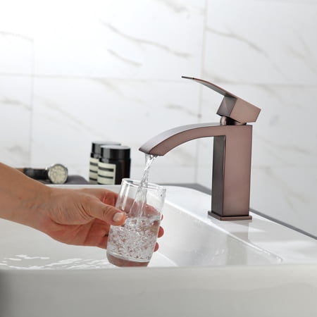 Single Hole Bathroom Faucet