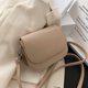 thumbnail image 2 of Bolso de sillín bolso de mensajero femenino 2022 nueva chica de moda verano tendencia de moda simple estilo extranjero solo hombro bolso pequeño femenino color caqui uno, 2 of 2