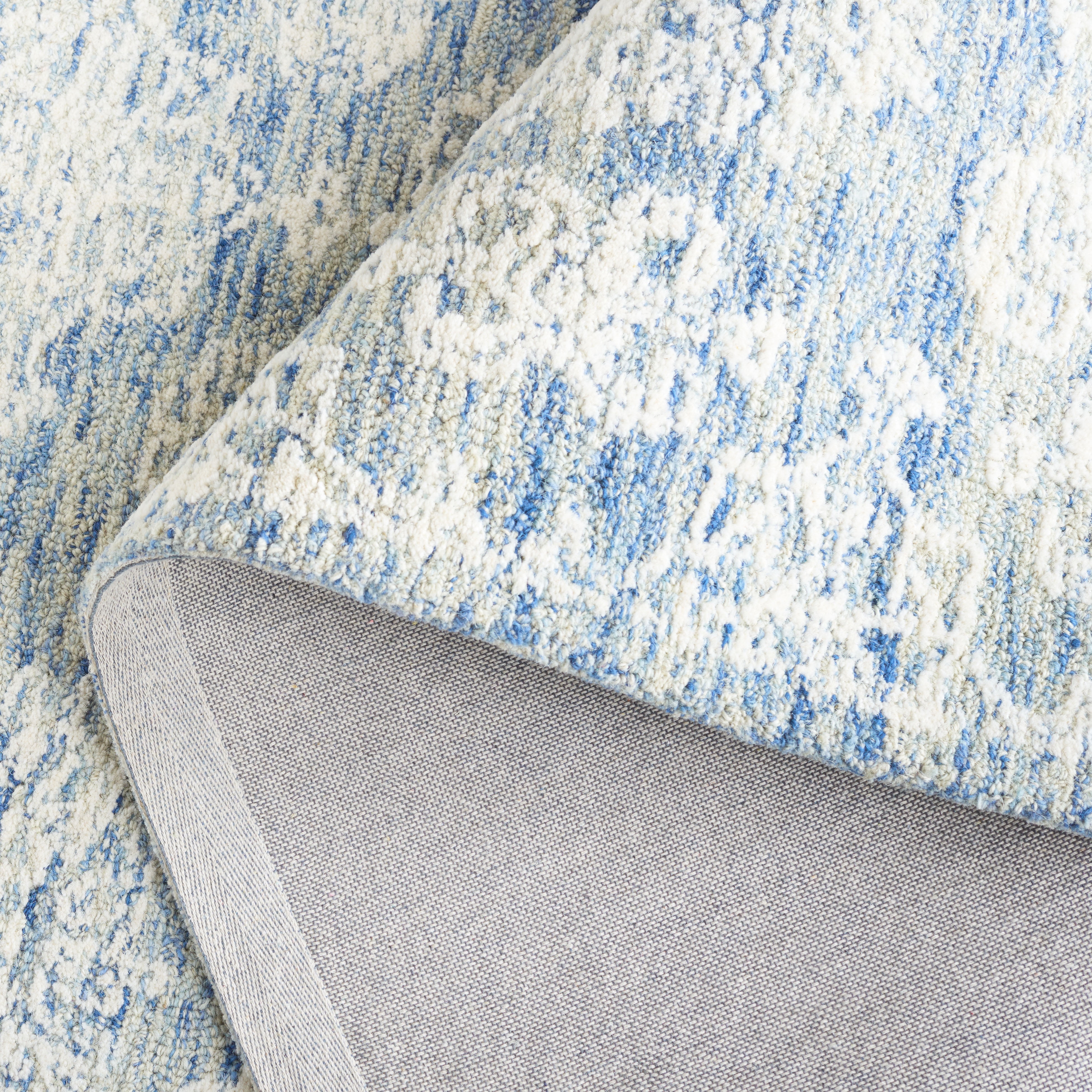 SAFAVIEH Ebony Aideen Floral Area Rug, Ivory/Blue, 4' x 6'