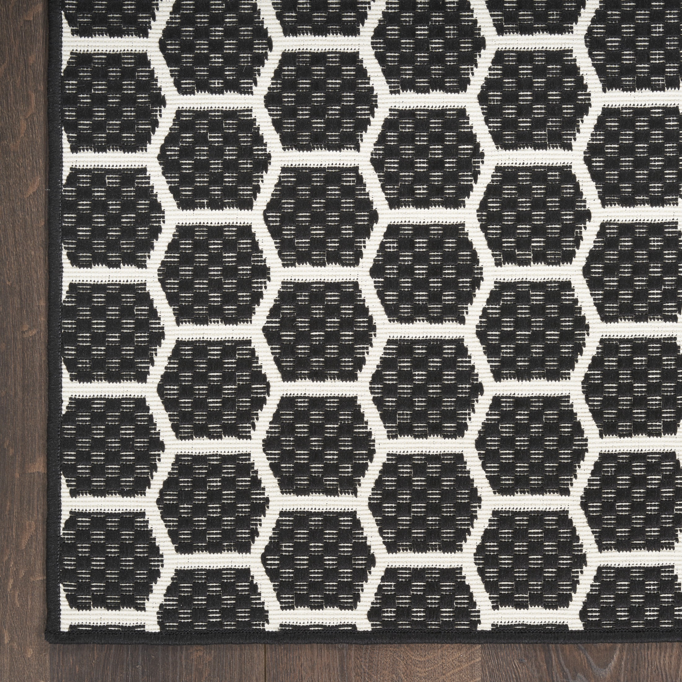 Nourison Reversible Indoor Outdoor Geometric Black 6' x 9'Area Rug (6x9)
