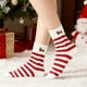 thumbnail image 1 of Calcetines de Navidad para mujer - Calcetines gruesos de forro polar hasta la mitad de la pantorrilla, calcetines de peluche multicolor para el suelo de invierno con bordados festivos, 1 of 6