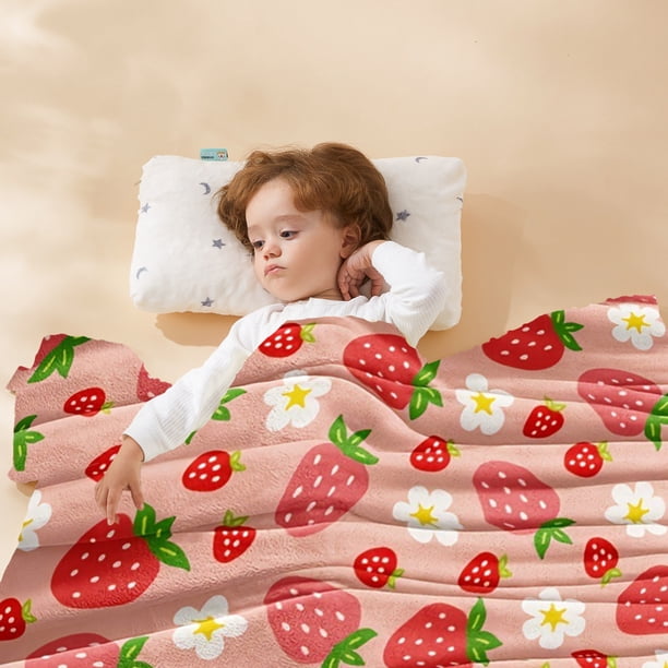 XYAIYT Throw Blanket Cute Strawberry Pattern Soft Flannel Cozy