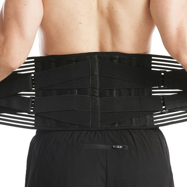 faja lumbar de malla de aire para hombres y mujeres, soporte lumbar ajustable para el trabajo, soporte lumbar antideslizante para ciática y escoliosis — vista posterior centrada de la faja negra en la cintura de un modelo, panel trasero ancho con refuerzos verticales, correas dobles elásticas ajustables cruzadas y bandas laterales de malla con ranuras de ventilación; diseñada para soporte lumbar durante trabajo o al estar de pie o sentado y a menudo usada también para estabilidad ligera en ejercicio domiciliario.