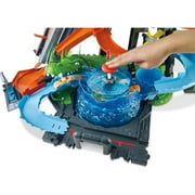 Hot Wheels Ultimate Gator Car Wash Playset with Color Shifters Toy Car in 1:64 Scale, 19.69 in