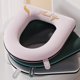 thumbnail image 5 of Tapa de asiento de váter Engrosada Blanda Lavable | Poliéster tejido caliente | Alta elasticidad, diseño de mango, envolvente completo | Encaja en asientos redondos y alargados | Pack de 2 colores,, 5 of 8