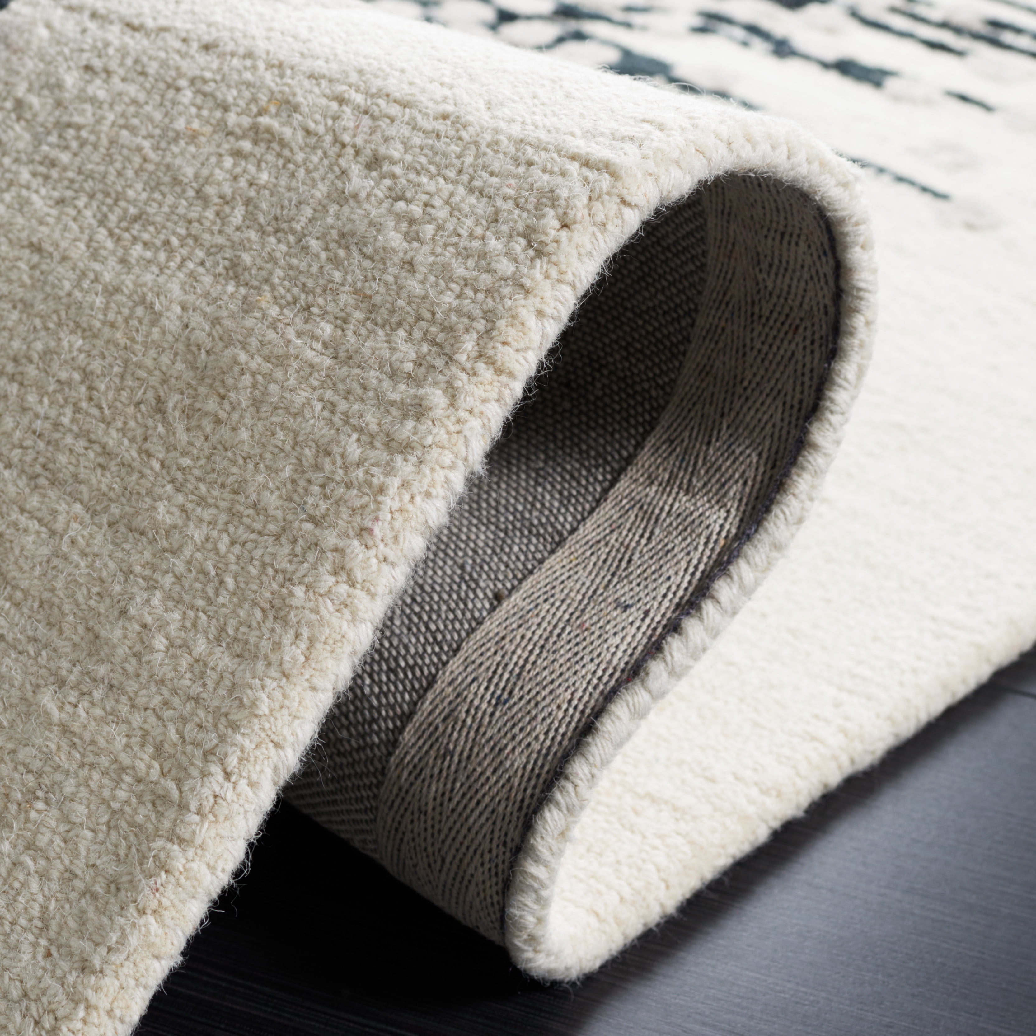 SAFAVIEH Metro Kent Striped Area Rug, Black/Ivory, 3' x 5'