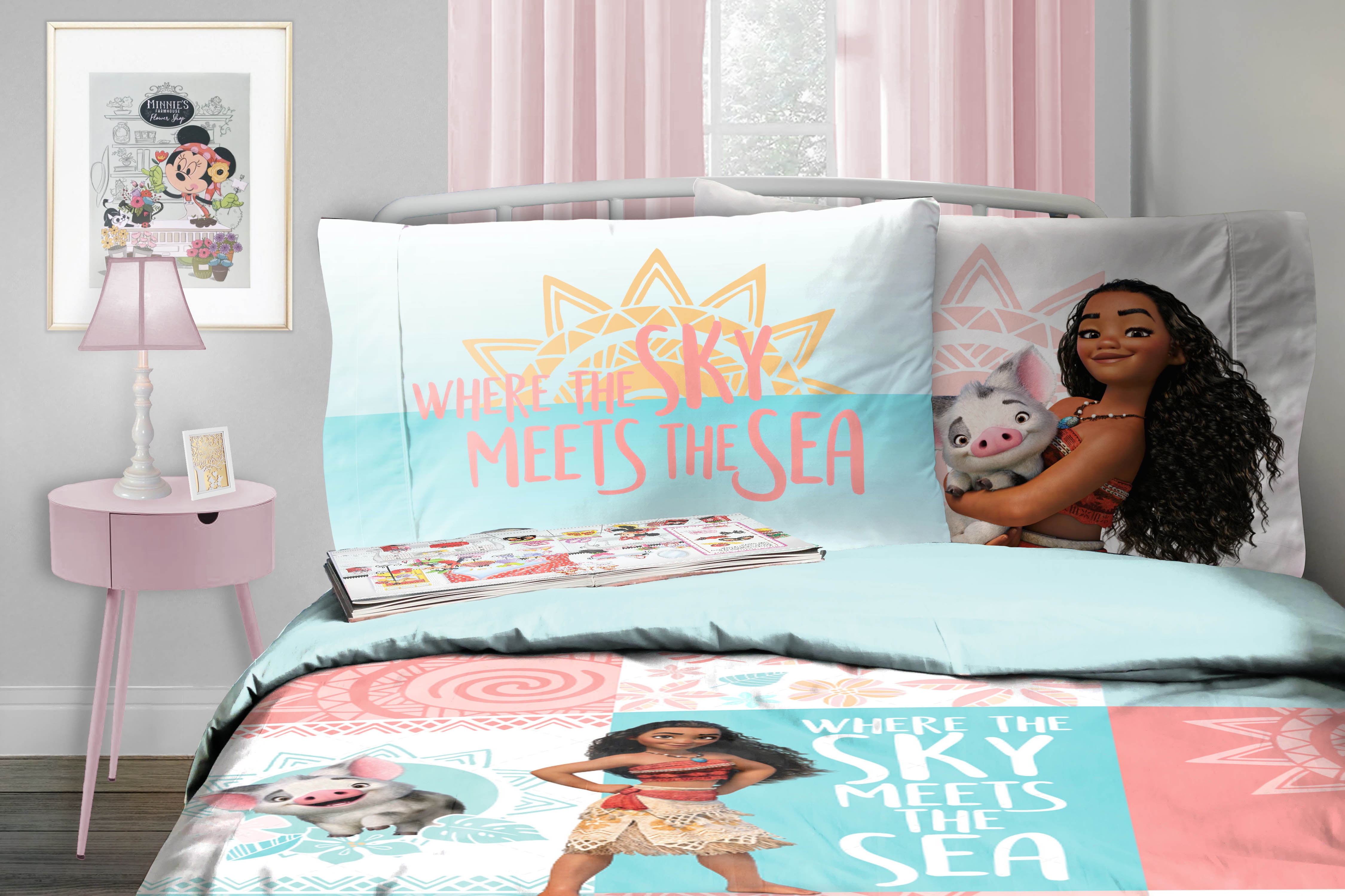 Baby moana online crib set