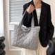 thumbnail image 5 of Bolso de hombro acolchado para mujer, bolso de mano tipo hobo, ligero, tipo tote, tipo cartera, para gimnasio, bolso de viaje, 5 of 7
