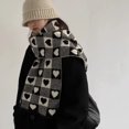thumbnail image 2 of Bufanda de punto de lana para mujer, pañuelo de corazón de amor, a cuadros blancos y negros, grueso, cálido, invierno, regalos de Navidad y Año Nuevo, 2 of 4