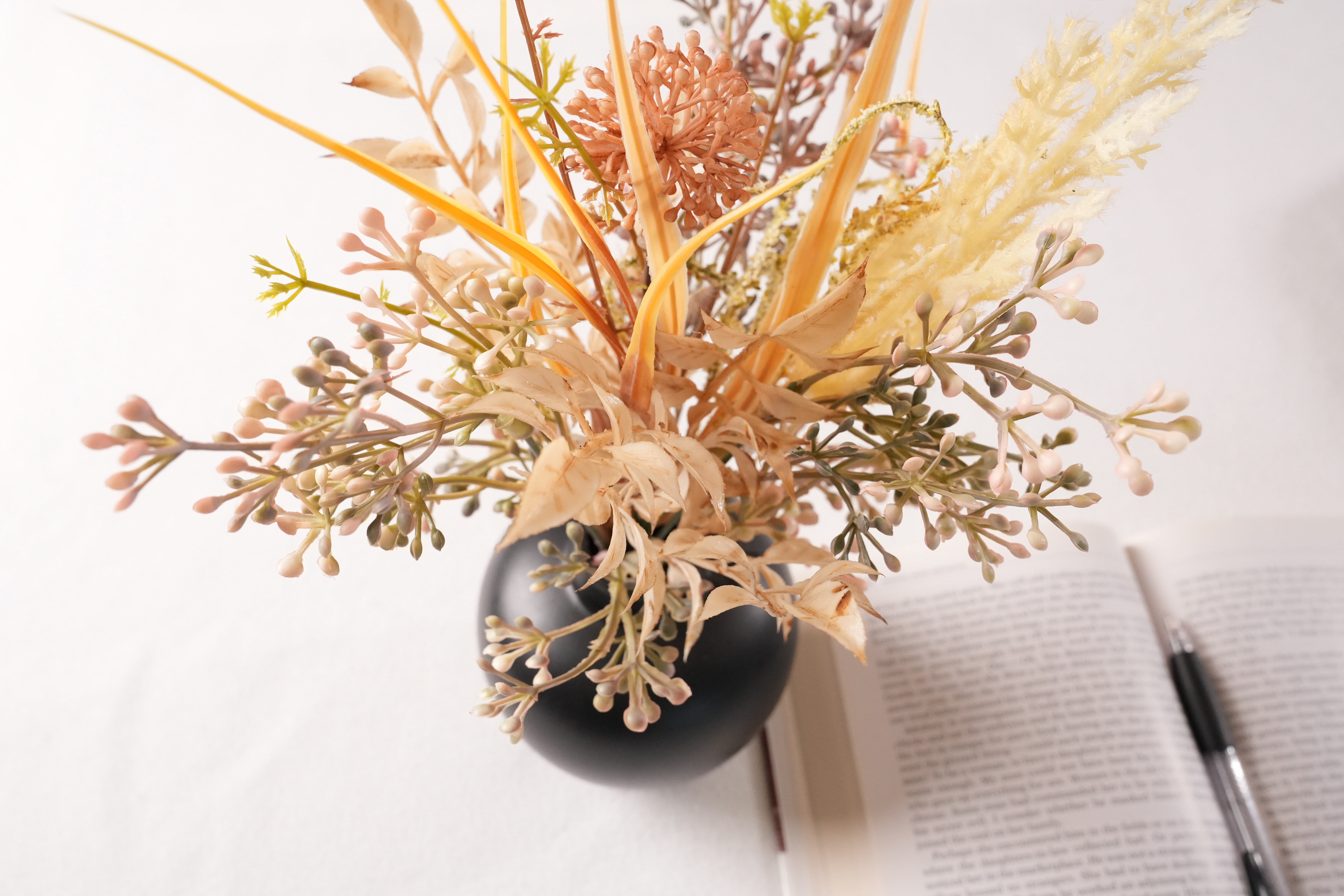 Home Decor Collection 13.3-inch Fall Leaves in Black Ceramic Vase – s Cozy Autumn Accent for Your Tabletop