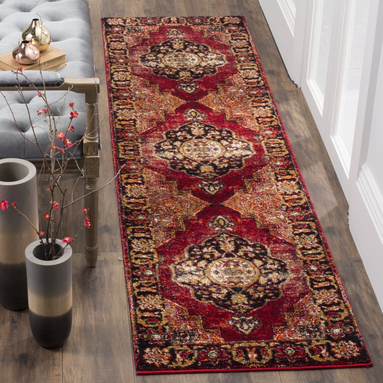 SAFAVIEH Vintage Hamadan Tahnee Traditional Area Rug, Red/Multi, 6'7" x 6'7" Round