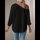 thumbnail image 4 of Blusa Asimétrica con Hombros Descubiertos y Larga Abotonada para Mujer, Color Negro, Talla S, 4 of 6