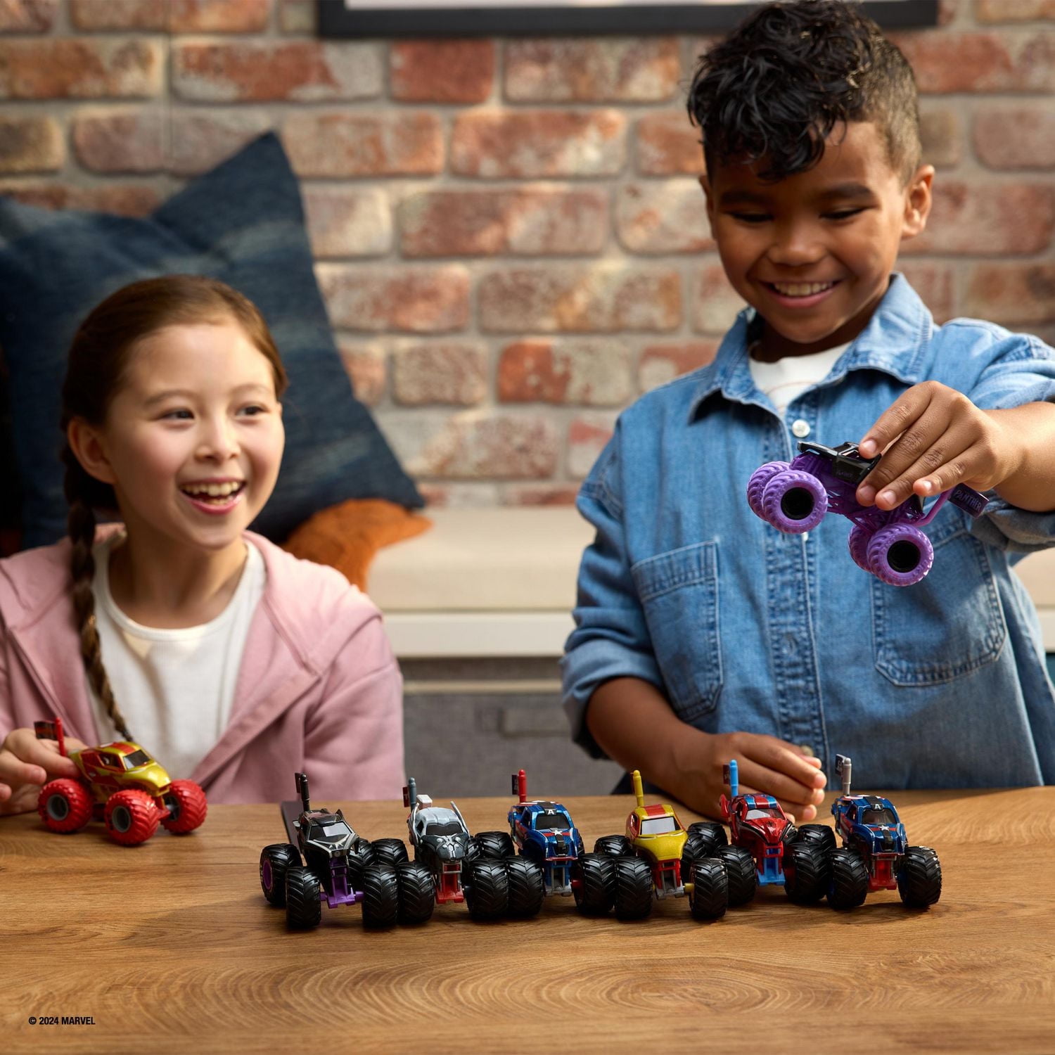 Monster Jam, Monster truck Marvel Captain America officiel, véhicule en métal moulé, échelle 1:64, jouets de super-héros pour garçons à partir de 3 ans