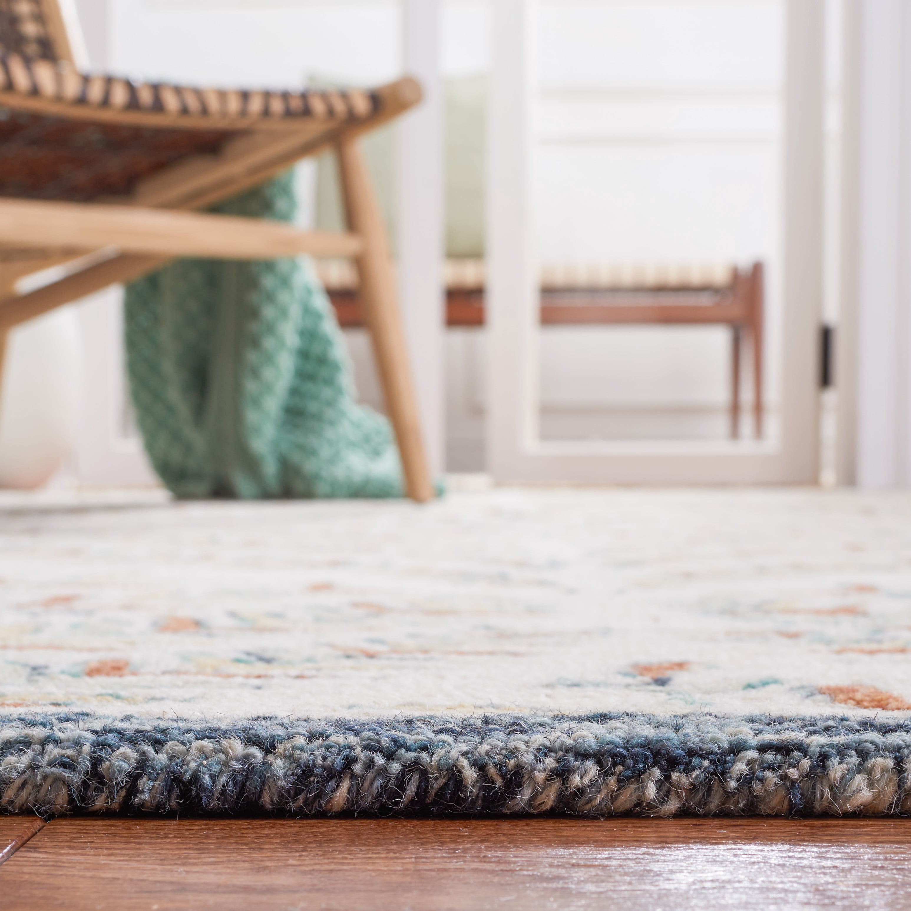 SAFAVIEH Capri Proinsias Leaves Wool Area Rug, Ivory/Green, 3' x 5'