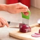 thumbnail image 5 of Cortador de verduras y ablandador de carne de acero inoxidable | Tenazas guía para cortar alimentos – Herramienta auxiliar para cortar cebolla, tomate y patata – Agarre antideslizante | Protector de, 5 of 9