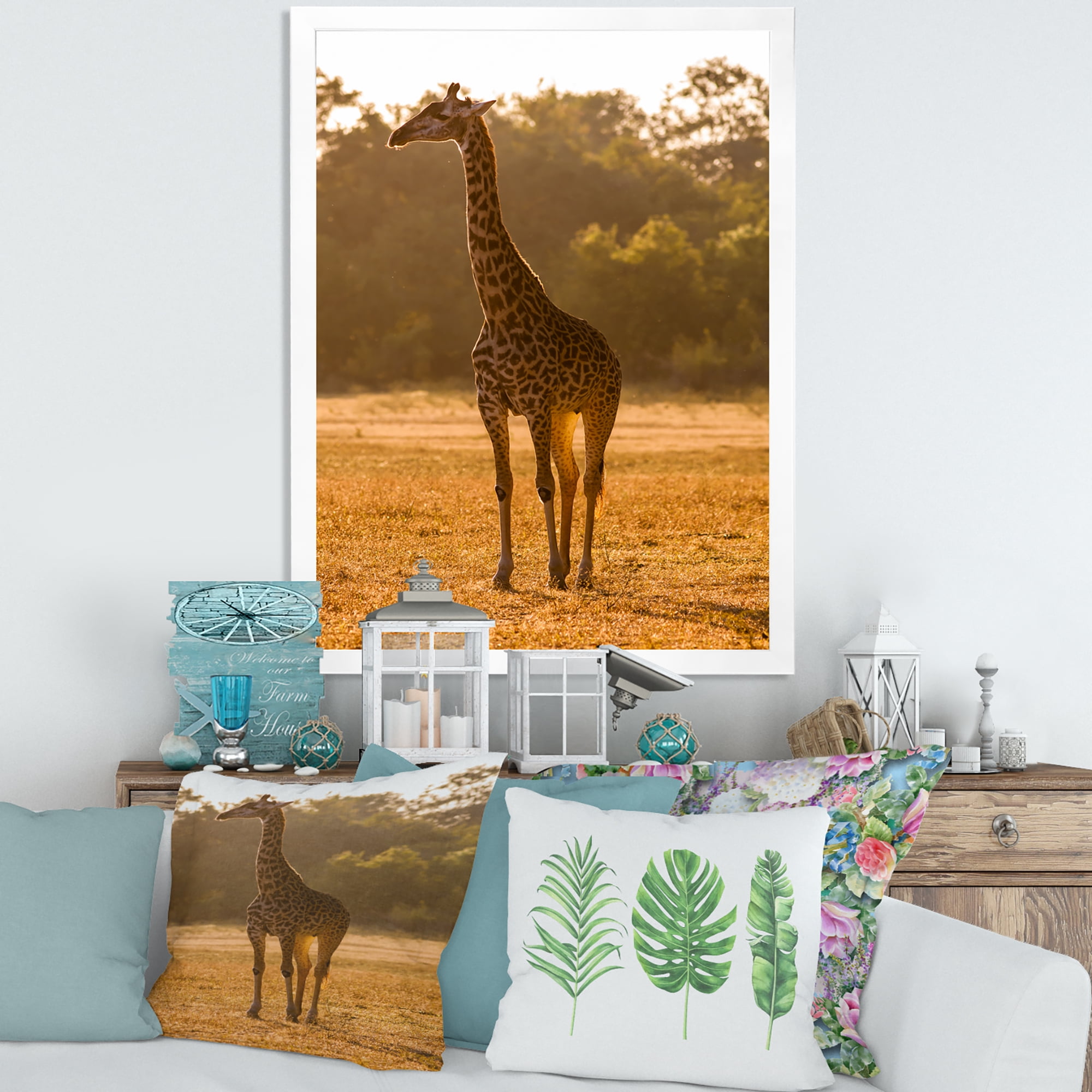 Designart 'African Giraffe In The Wildlife II' Farmhouse Framed Art Print