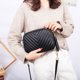 thumbnail image 3 of Bolso bandolera simple con correa de cadena de metal y cremallera superior con borlas, 3 of 3