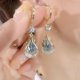 thumbnail image 4 of Pendientes de gota de agua geométricos de circonita púrpura de alta calidad, pendientes de lujo ligeros de nicho para adelgazar el rostro, 4 of 5