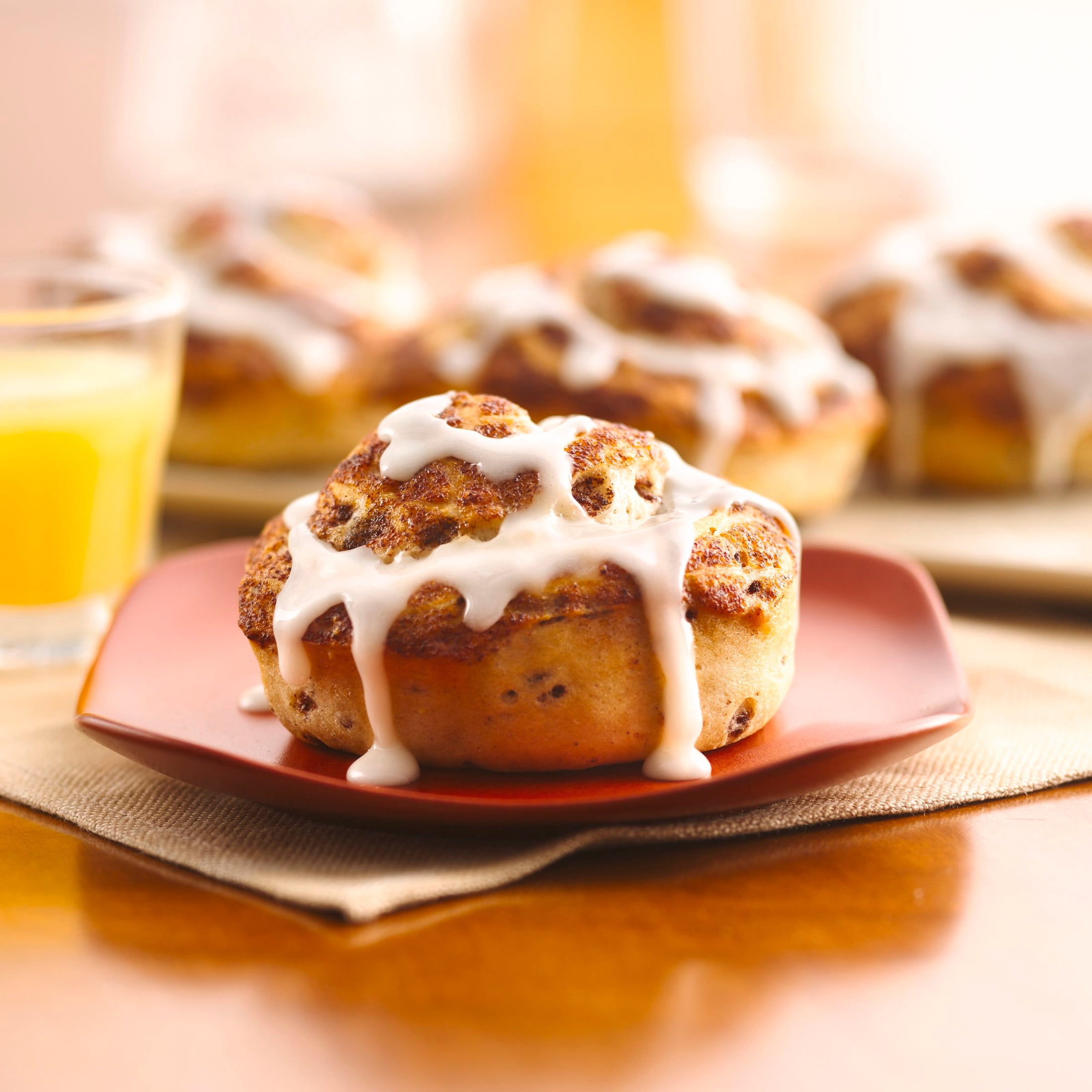 Pillsbury Flaky Grands! Cinnamon Rolls with Cinnabon Cinnamon and Original Icing, 5 Rolls