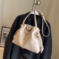 thumbnail image 3 of Bolso Tipo Cubo Plisado para Mujer Bandolera PU Con Bolsos Hombro Cordón (beige), 3 of 9