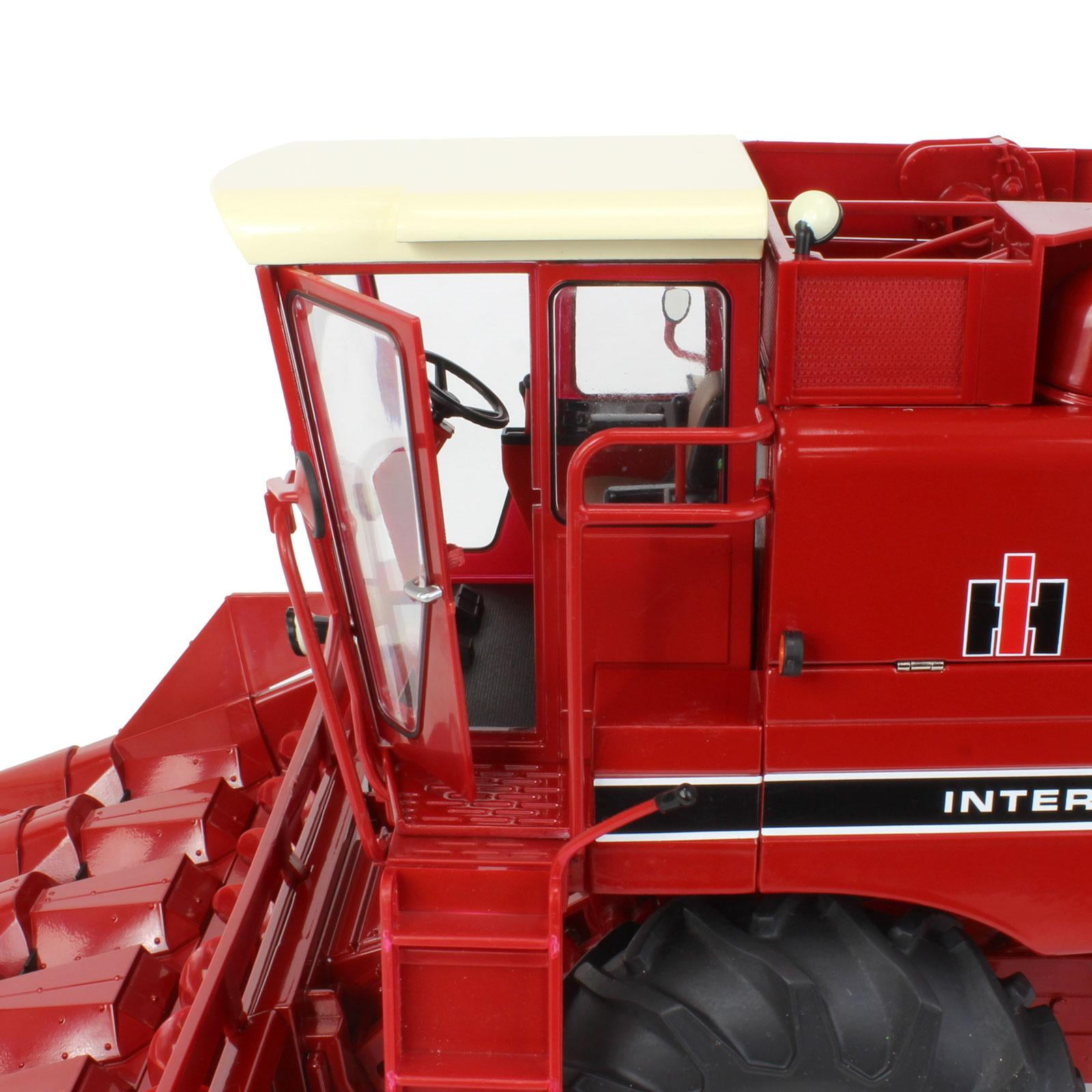 ERTL 1/16 International 1460 Combine w/ Corn & Grain Head