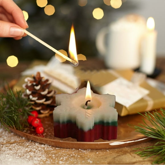 Velas navideñas con copos de nieve | Velas de cera artesanales para decorar mesas y regalar | Velas de temporada rojas y verdes de 7 x 7 x 4 cm (paquete de 1)