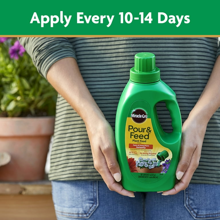 Miracle-Gro Pour & Feed Liquid Plant Food 32 oz