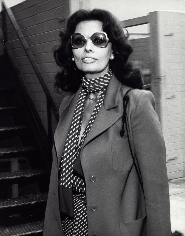 Sophia Loren wearing sunglasses Photo Print - Walmart.com - Walmart.com