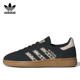 thumbnail image 2 of Adidas Origins Handball1 Spezial Cómodas, versátiles, antideslizantes, resistentes al desgaste, de corte bajo, para mujer, color negro y marrón, 2 of 4