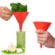 thumbnail image 4 of Juego de embudos de plástico de 8 piezas (rojo), embudos para llenar botellas o contenedores, embudos de filtro de boca ancha multiusos para cocina/laboratorio/garaje/líquidos de coche/aceite/productos secos Rojo Verde, 4 of 5