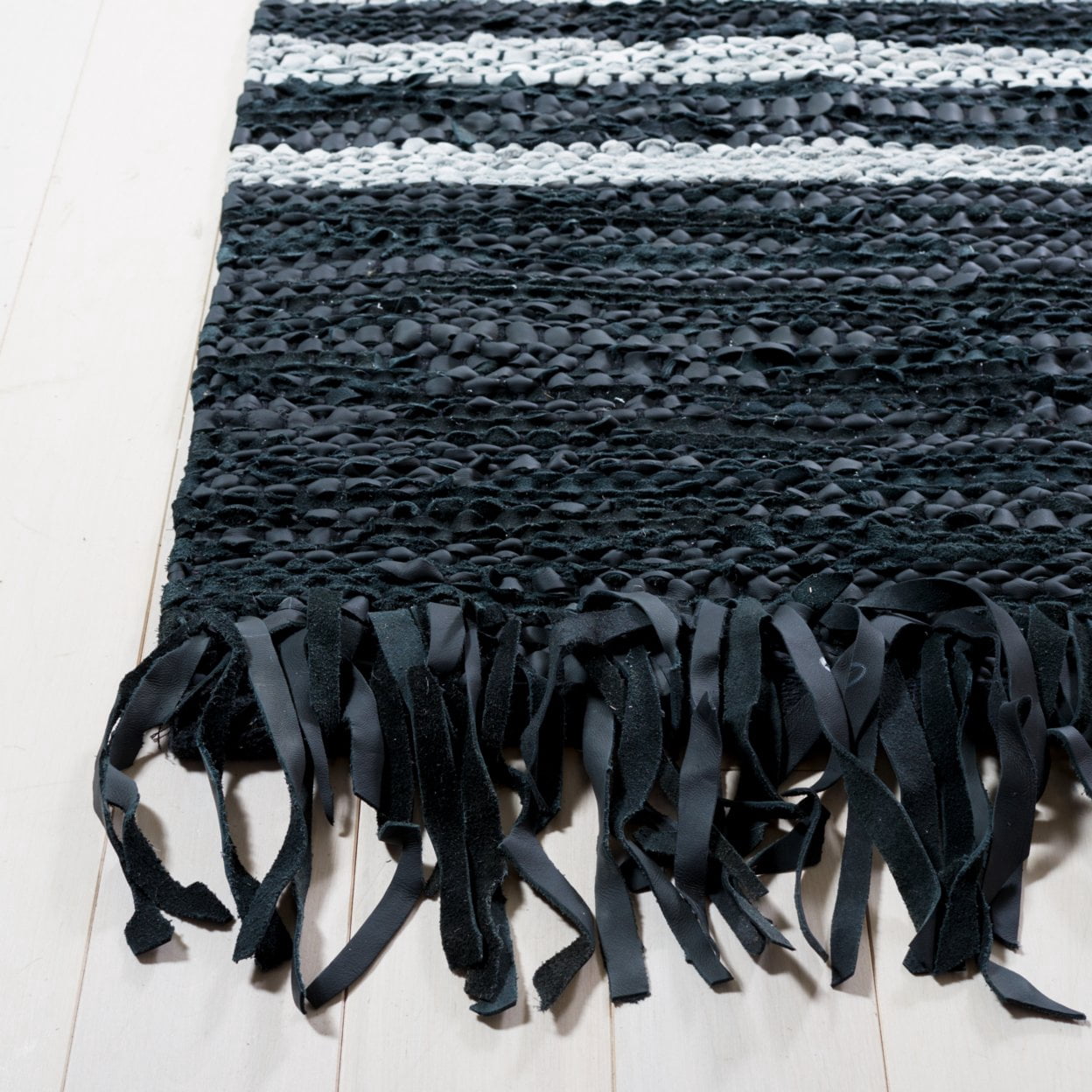 SAFAVIEH Vintage Leather Alexander Striped Area Rug, Black/Ivory, 8' x 10'