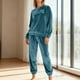 thumbnail image 1 of Conjunto de pijama de terciopelo grueso y cálido para mujer, con cuello redondo, estampado y pantalones de poliéster para invierno., 1 of 5
