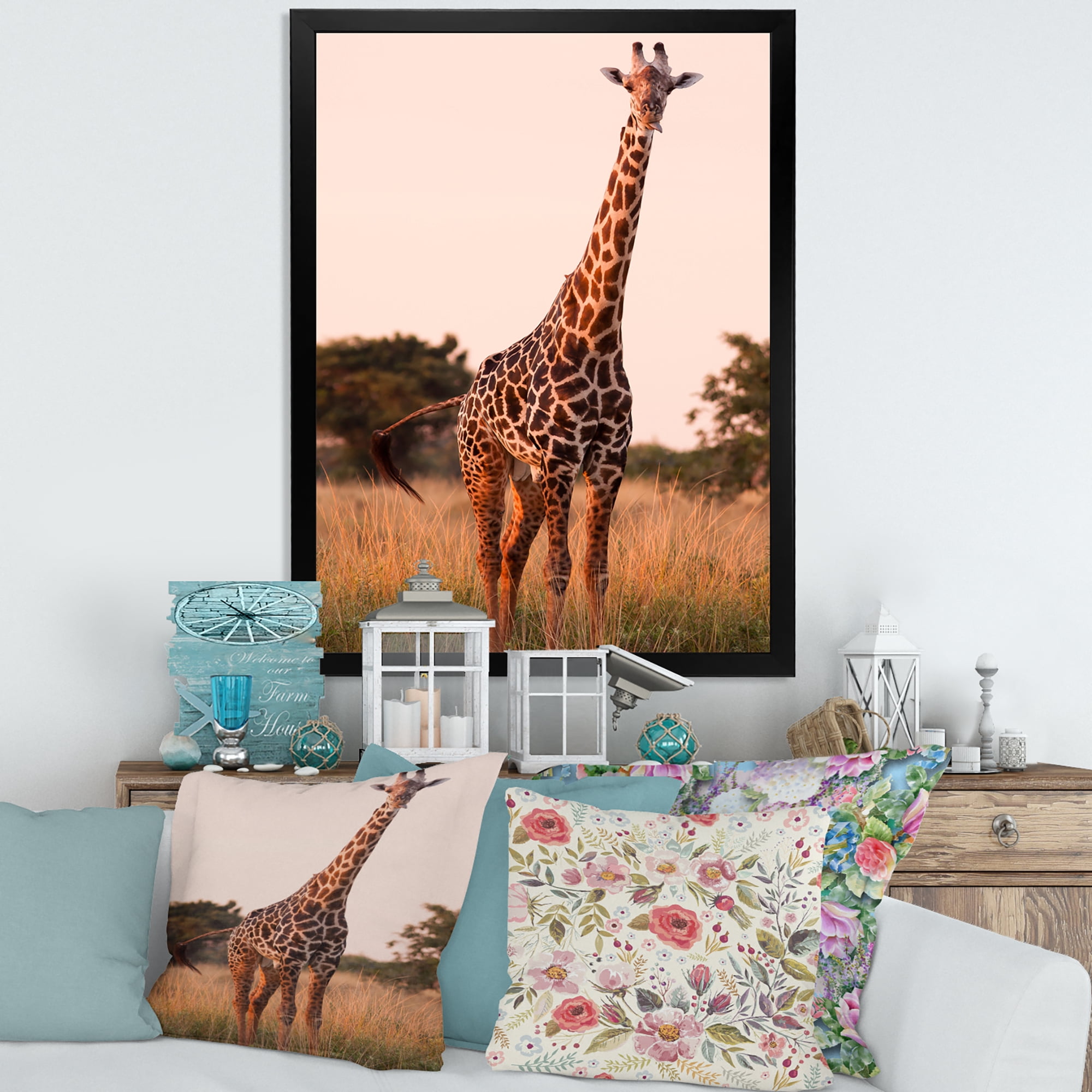 Designart 'African Giraffe In The Wildlife I' Farmhouse Framed Art Print