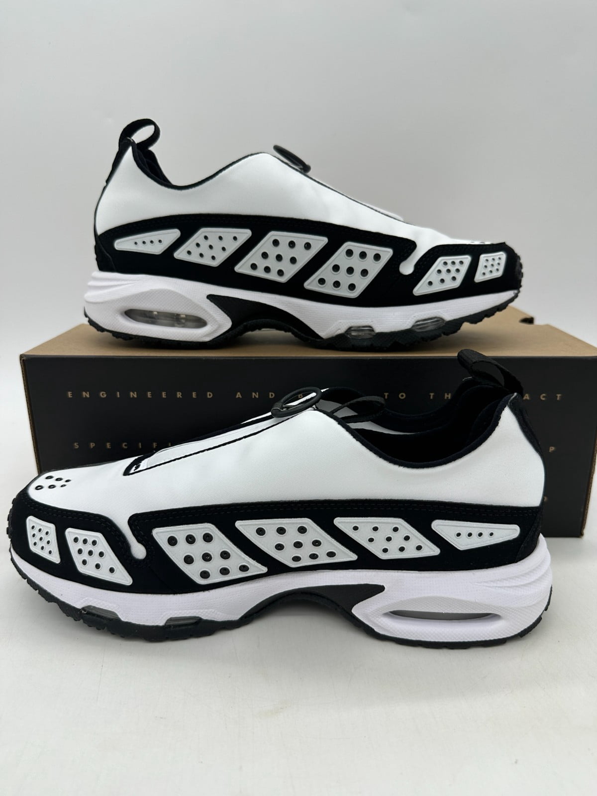 Nike Air Max SNDR Women's Size 8.5 White Black Running Athletic Shoes FZ2068 100