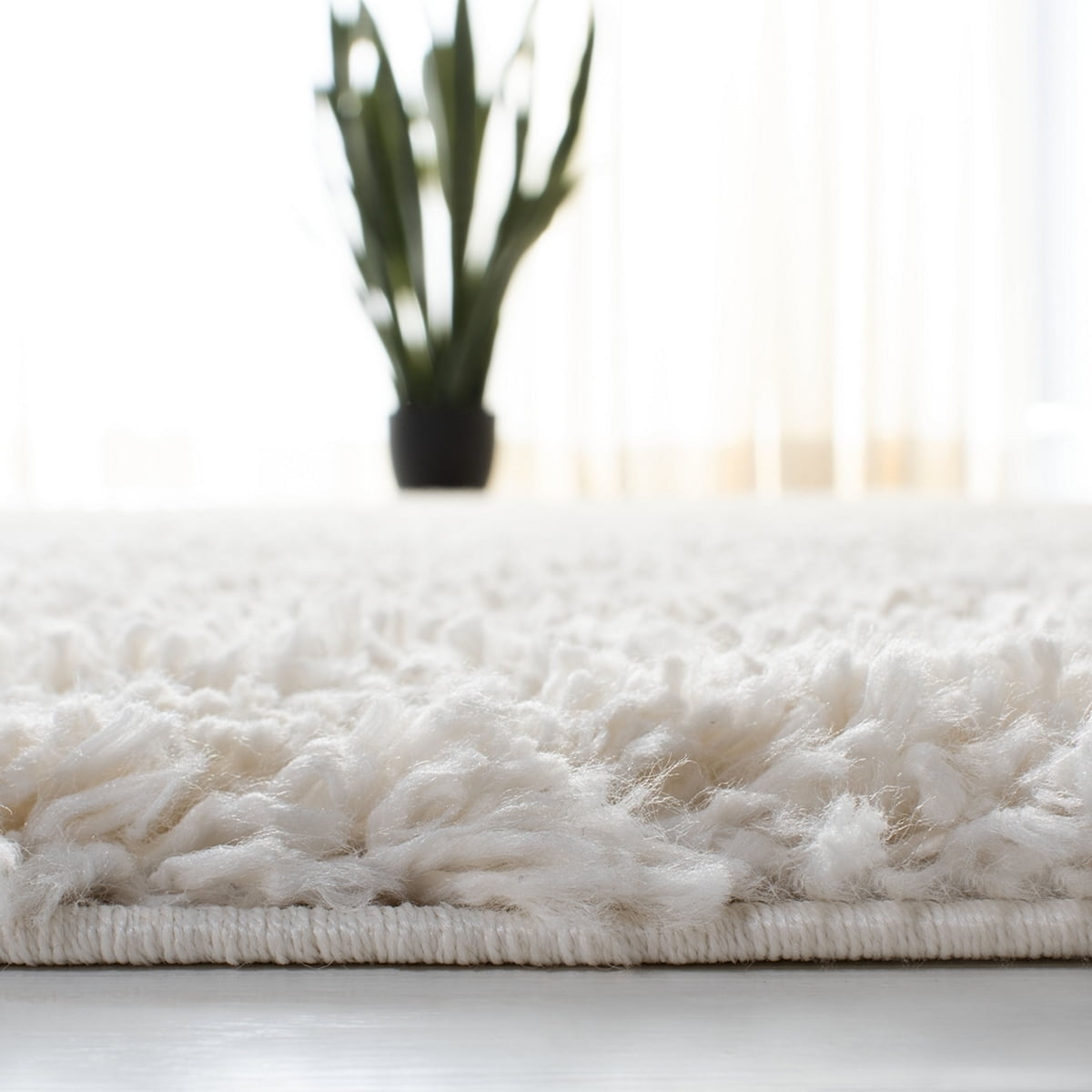 SAFAVIEH August Sophia Solid Plush Shag Area Rug, Ivory, 5'3" x 7'6"