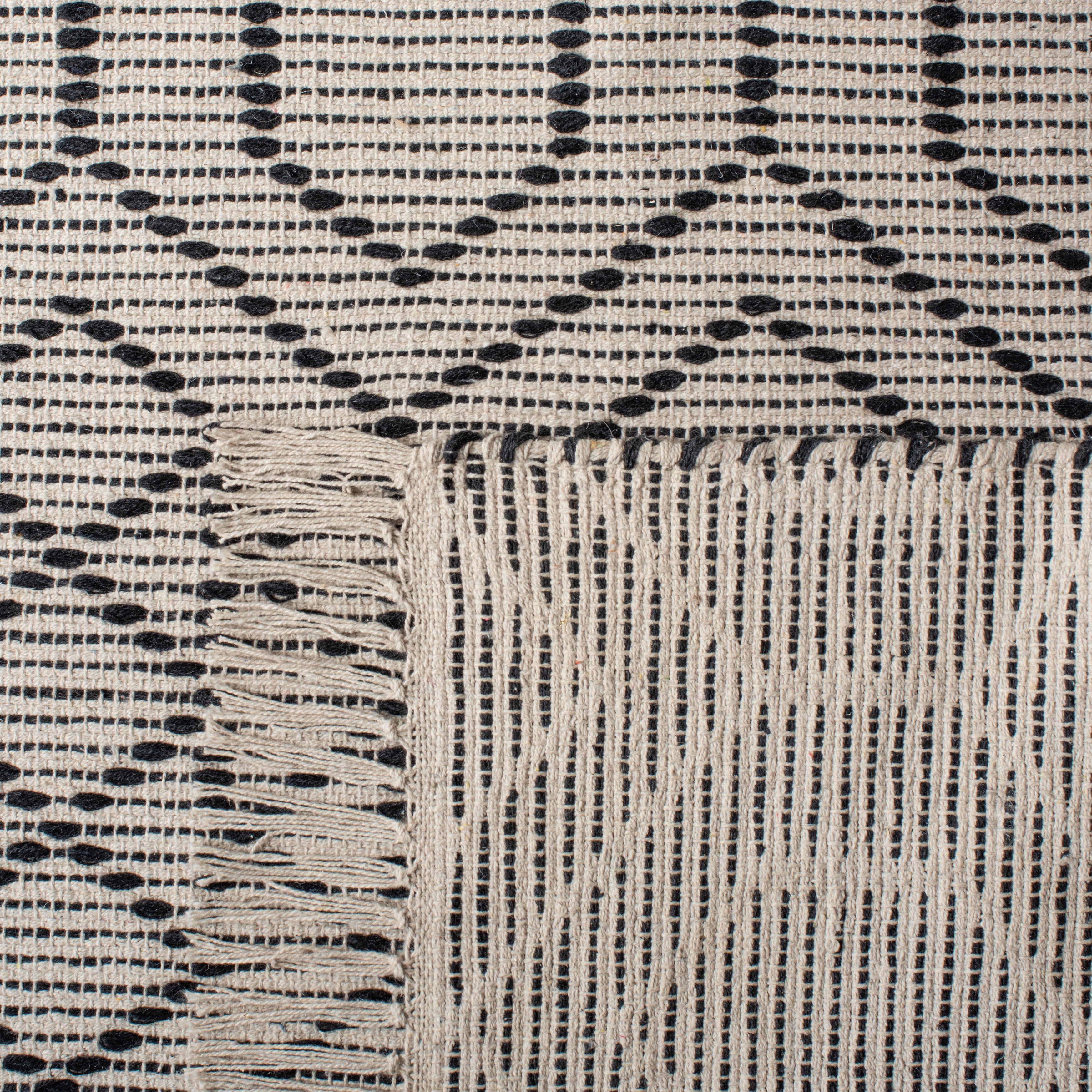 SAFAVIEH Montauk Lars Geometric Cotton Area Rug, Black/Beige, 3' x 5'