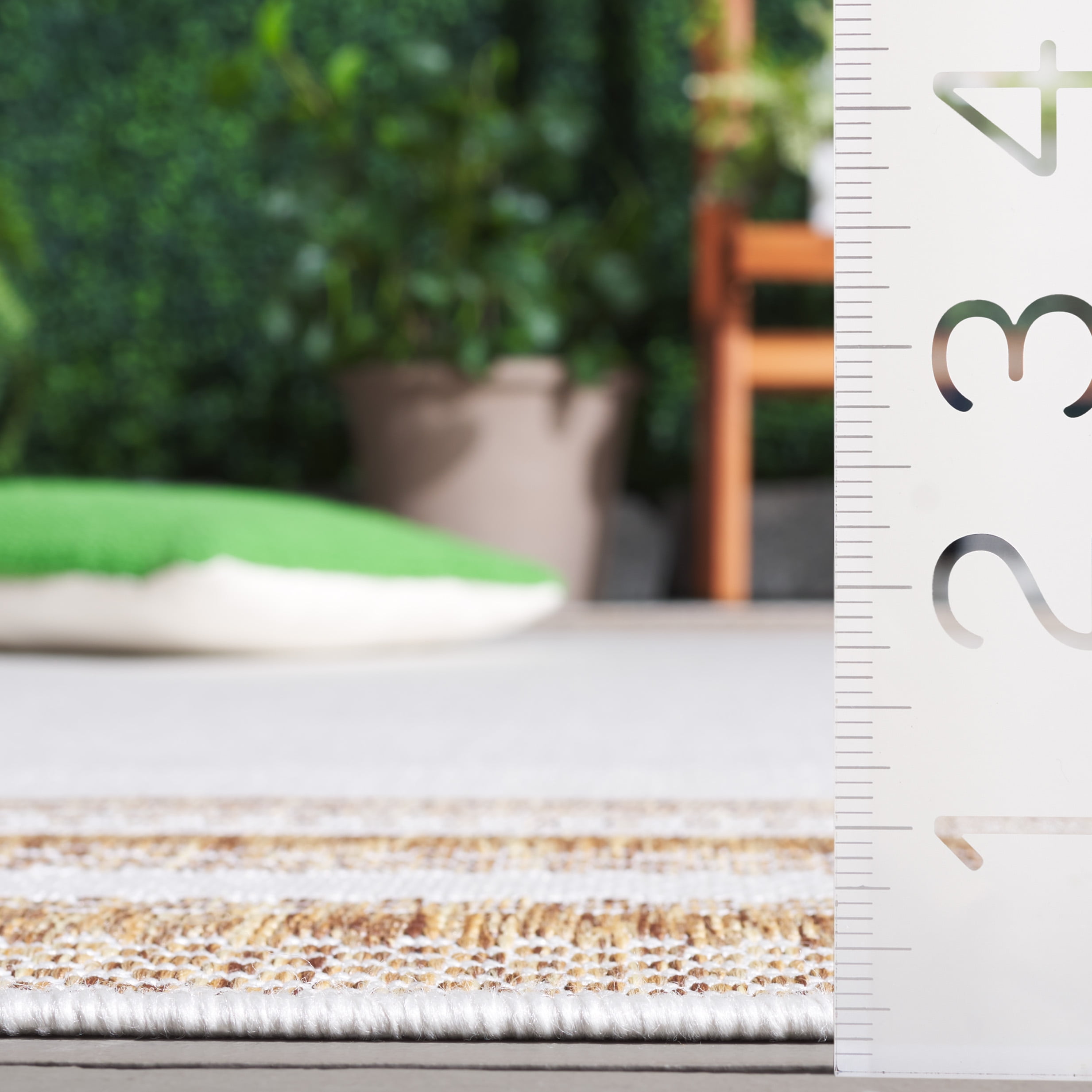 SAFAVIEH Beach House Carlie Bordered Indoor/Outdoor Area Rug, Beige/Brown, 6'7" x 6'7" Square