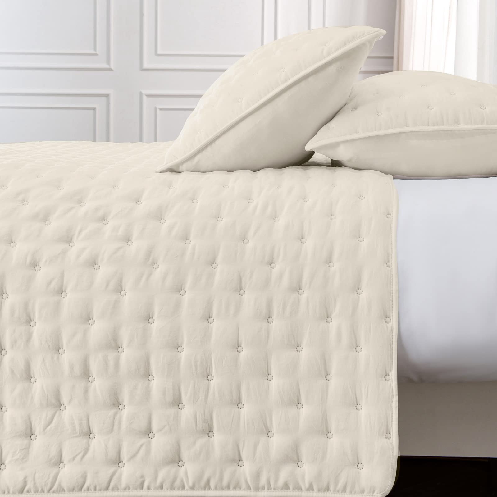 3-Piece Queen Size Quilts, GREAGLE Soft Lightweight Quilt for Queen Bed, Dotted Circle Pattern Warmer Bedspread /Bedding Set with Pillow Shams, 90 x 90 inch, Beige