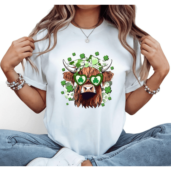 White Print Tshirt Graphic Tees Shirts with St Patricks Day Highland Cow Heart Shamrock Glasses Pattern Festive Casual Wear Tops S-5XL