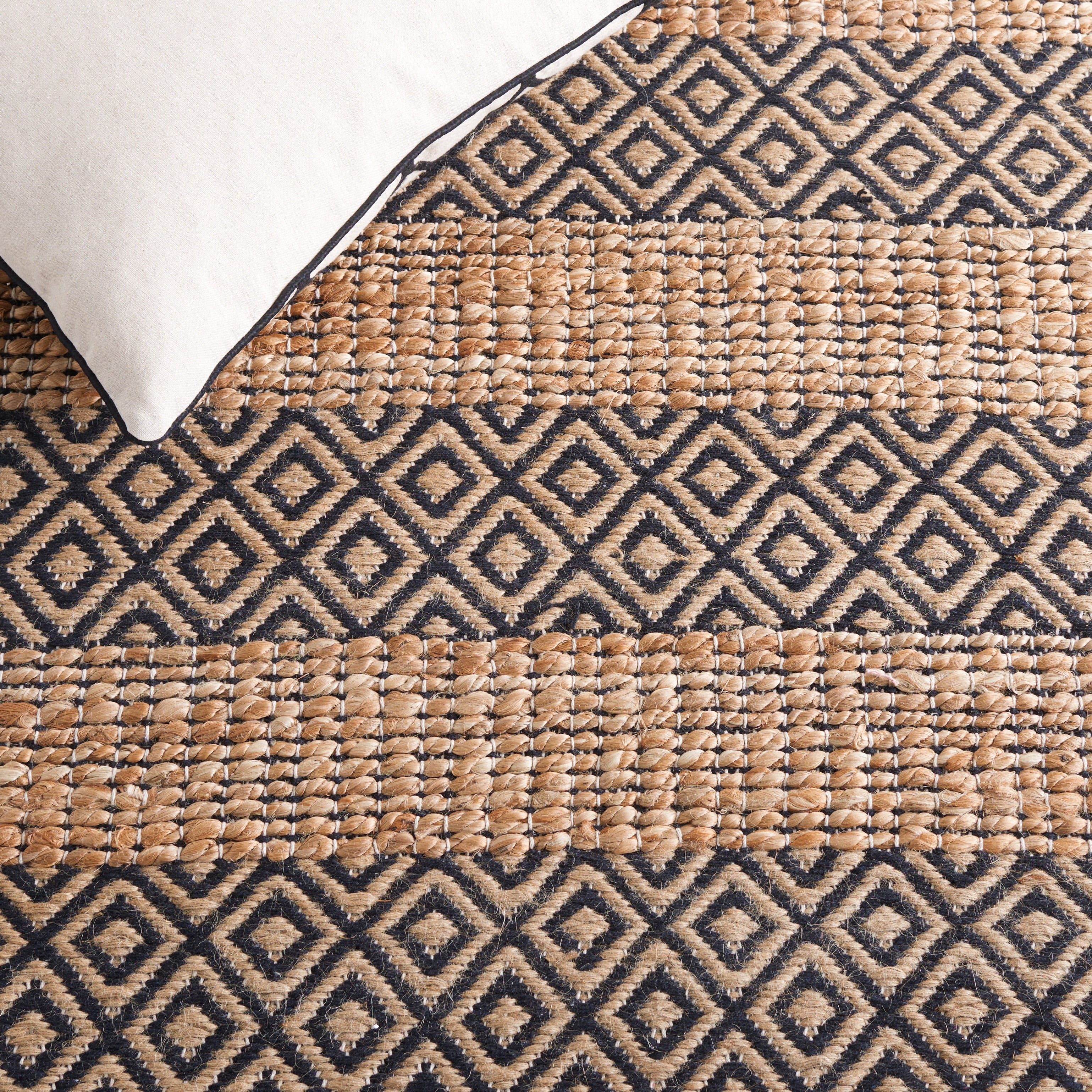 SAFAVIEH Natural Fiber Wenonah Striped Area Rug, Black/Natural, 5' x 8'