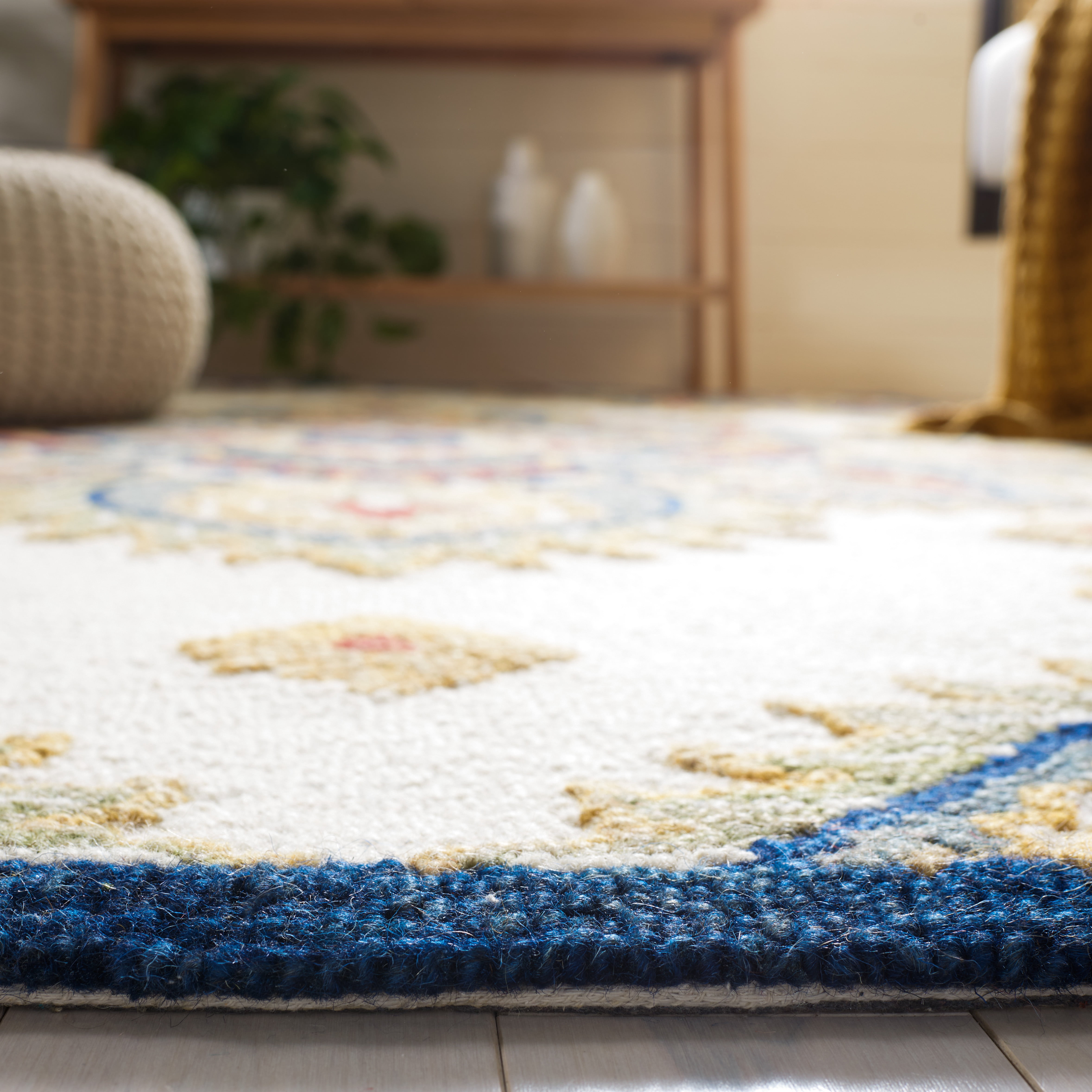 SAFAVIEH Blossom Pauletta Floral Area Rug, Ivory/Green, 6' x 6' Square