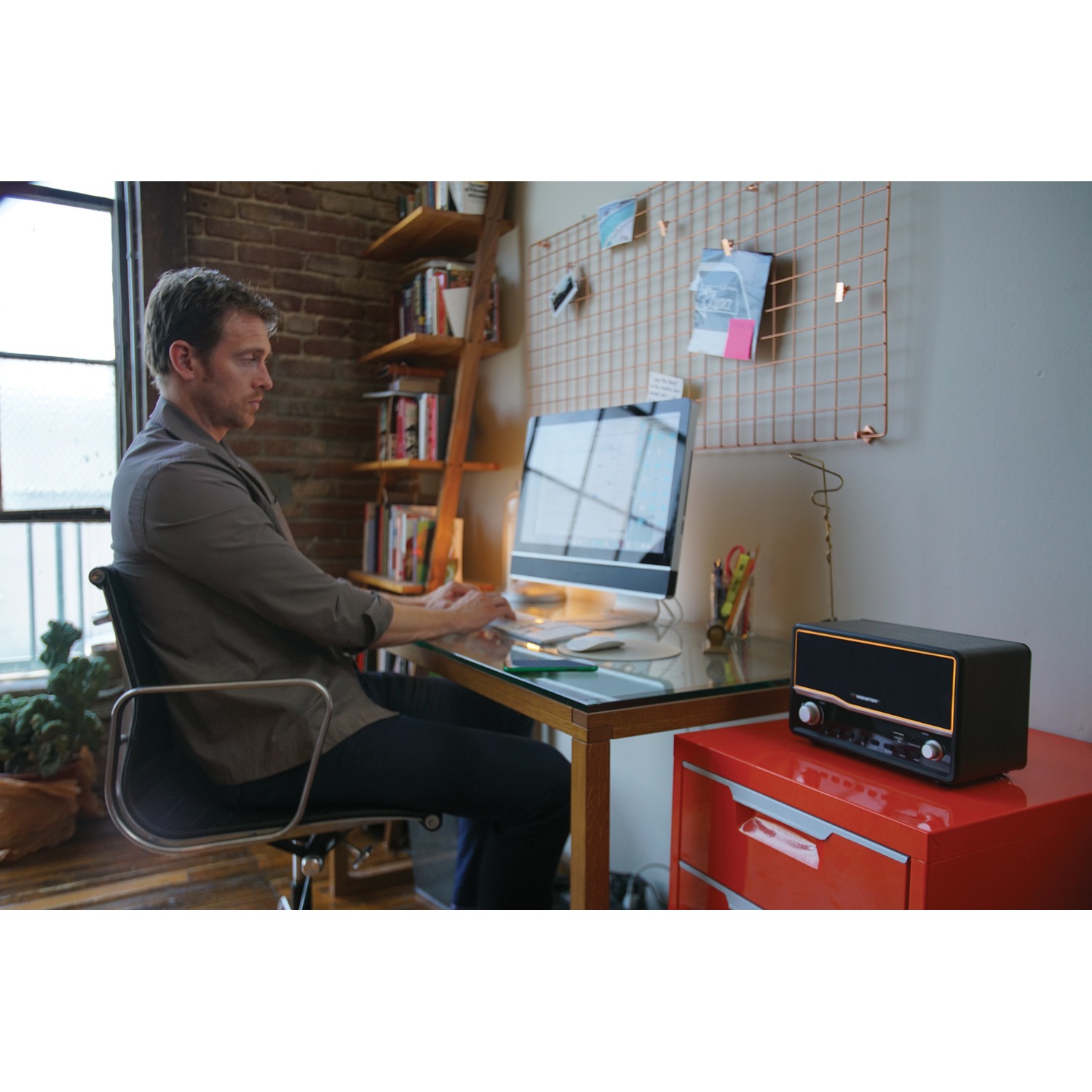 monster decora bluetooth clock radio